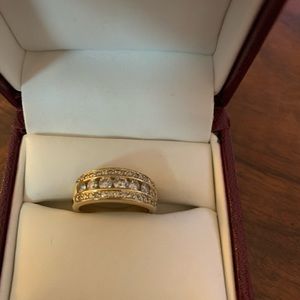 Diamond/yellow gold wedding/anniversary band